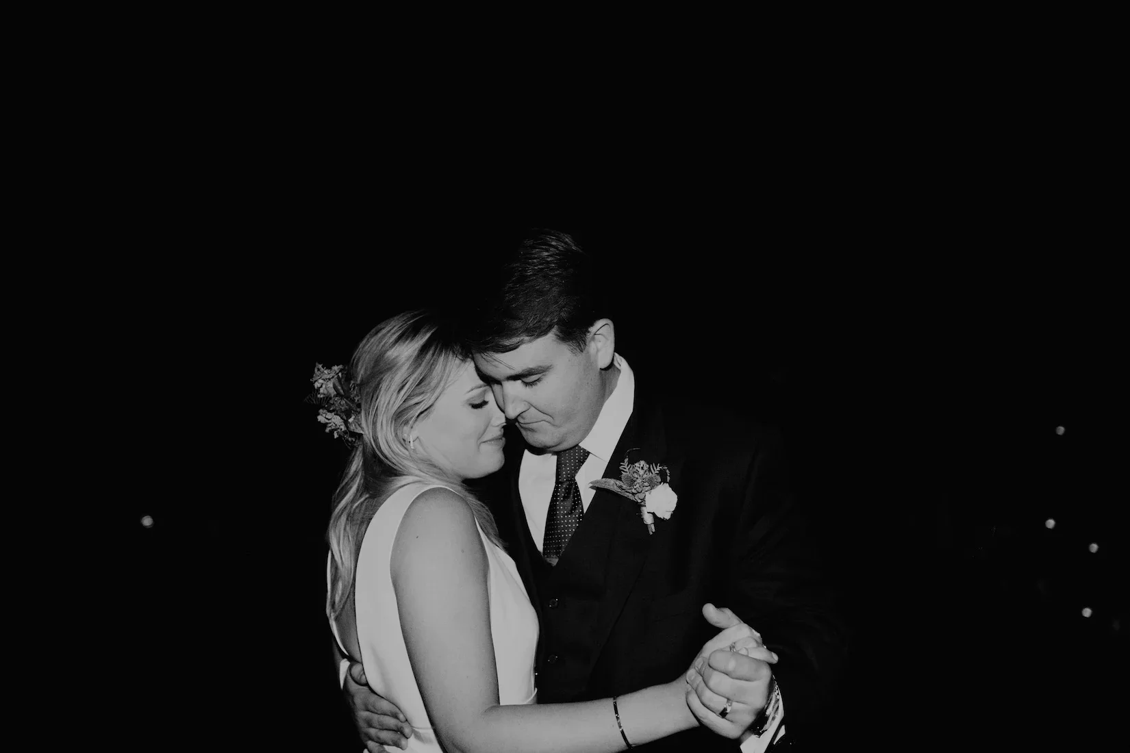 Modern_Golf_Club_Wedding_in_Palm_Springs_044.jpg